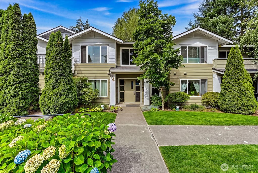 Photo of 10931 124th Avenue NE #206, Kirkland, WA 98033 (MLS # 2565004)