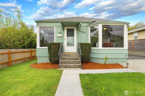 Photo of 1123 Trenton Avenue, Bremerton, WA 98310 (MLS # 2511828)