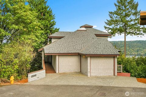 Photo of 13542 40th Avenue NE, Seattle, WA 98125 (MLS # 2447057)