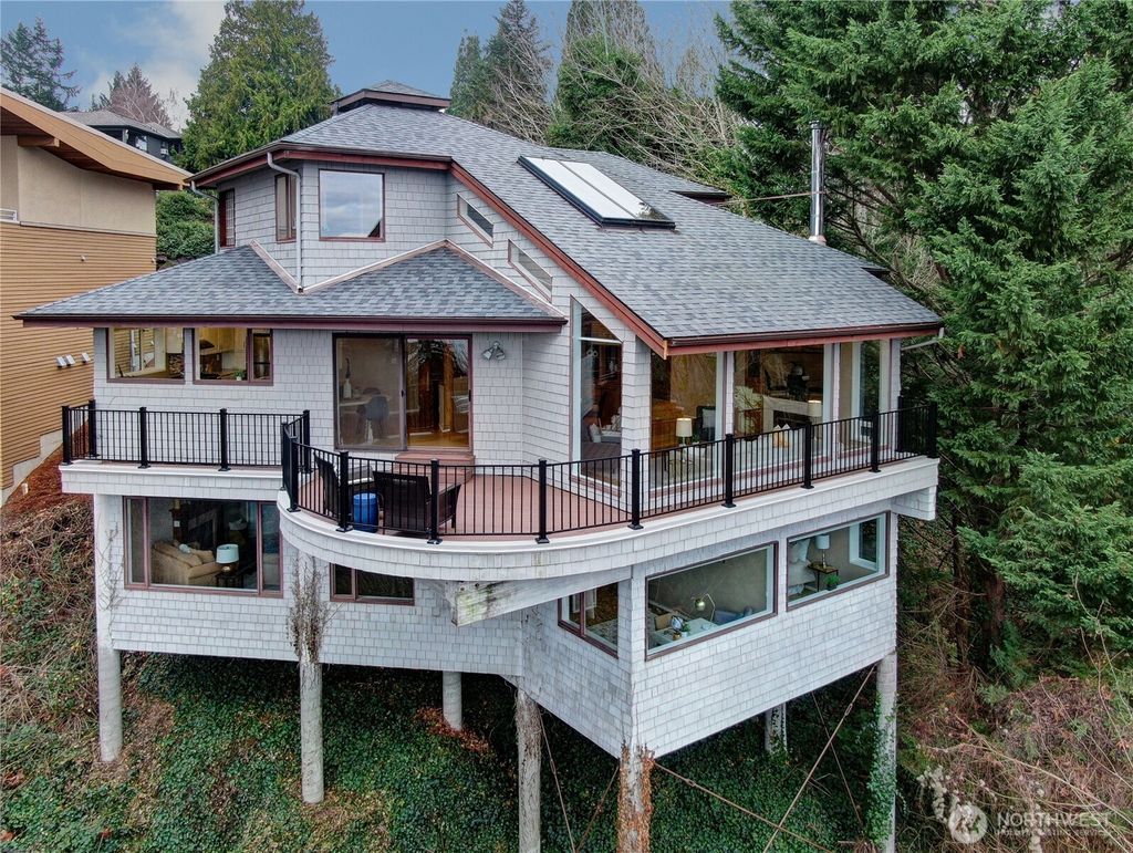 Photo of 13542 40th Avenue NE, Seattle, WA 98125 (MLS # 2447057)