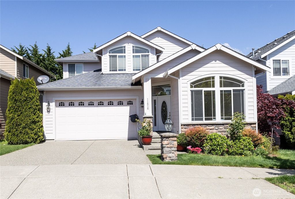 Photo of 11816 SE 240th Place, Kent, WA 98030 (MLS # 2516537)