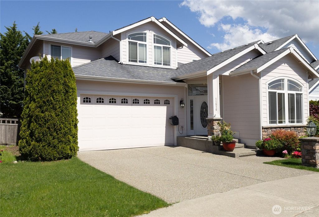 Photo of 11816 SE 240th Place, Kent, WA 98030 (MLS # 2516537)
