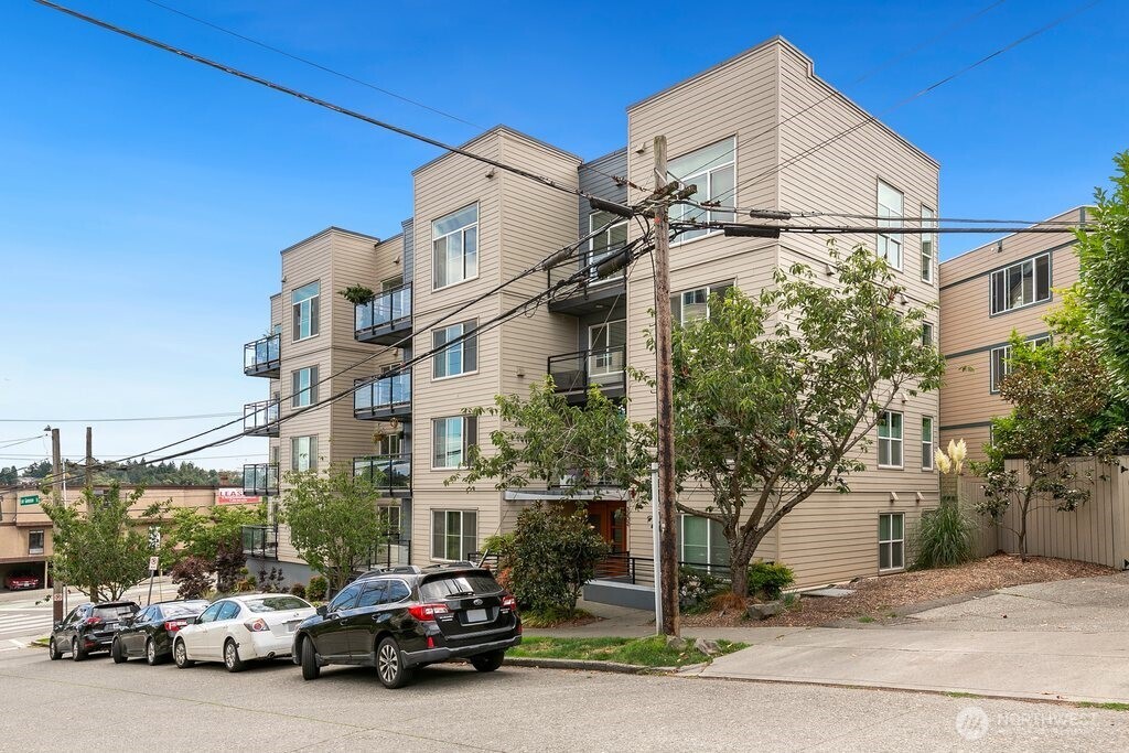 3202 SW Avalon Way 102