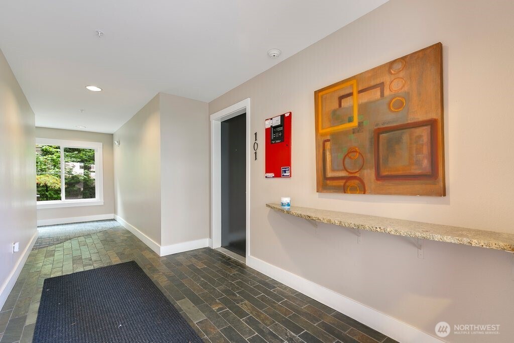 3202 SW Avalon Way 102