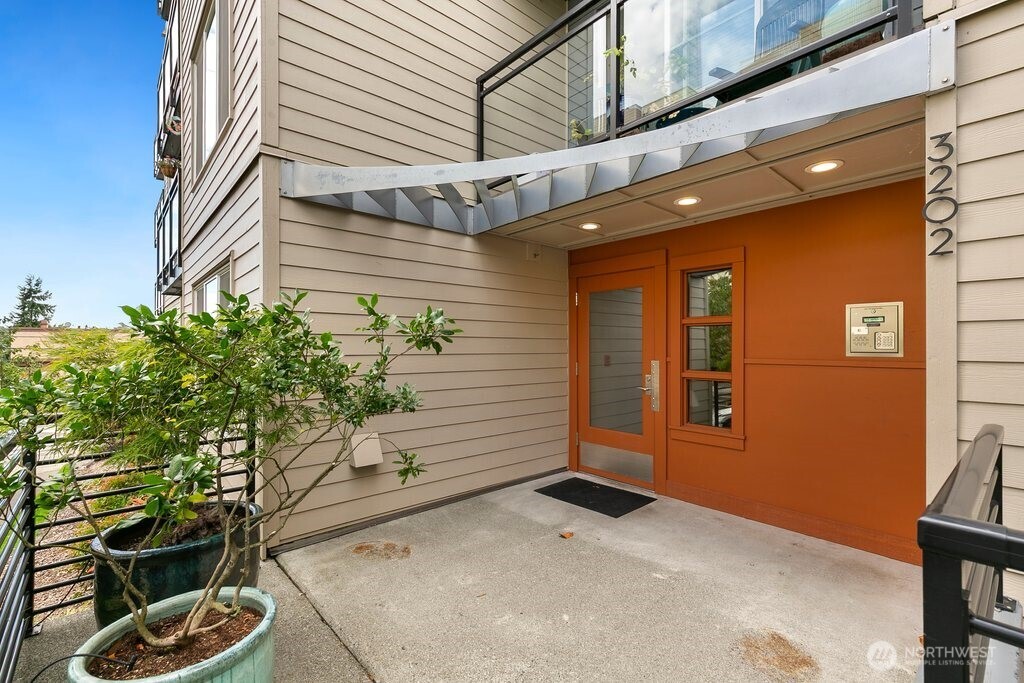 3202 SW Avalon Way 102