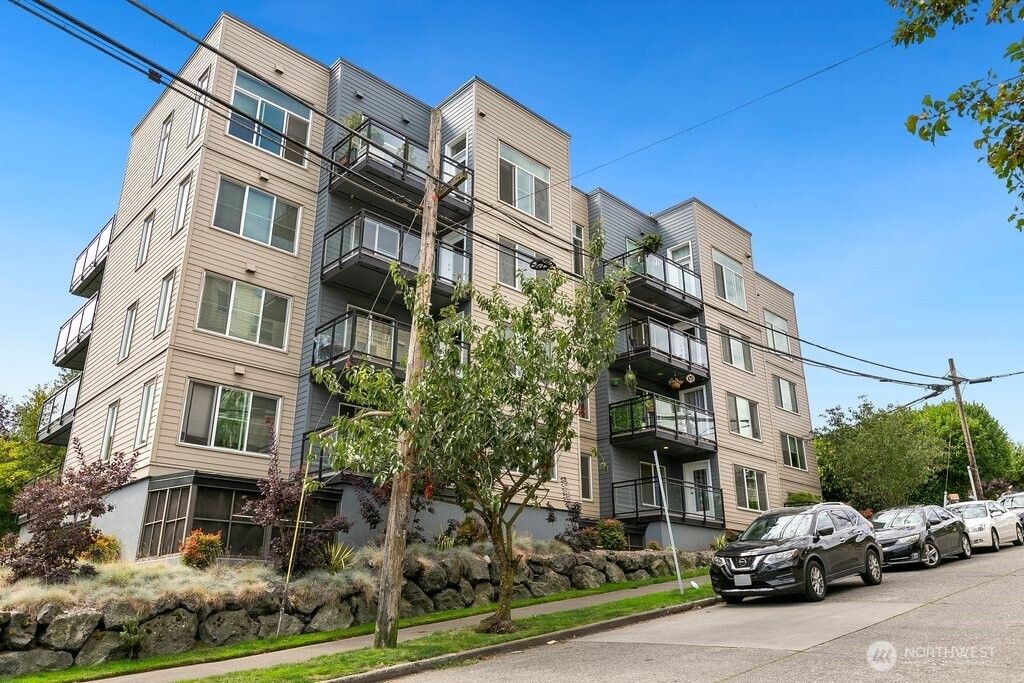 Photo of 3202 SW Avalon Way #102, Seattle, WA 98126 (MLS # 2423509)