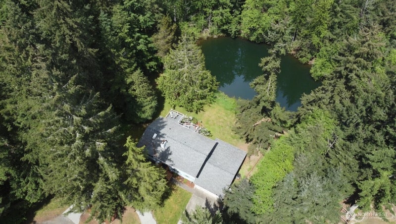 7733 Redstart Drive SE