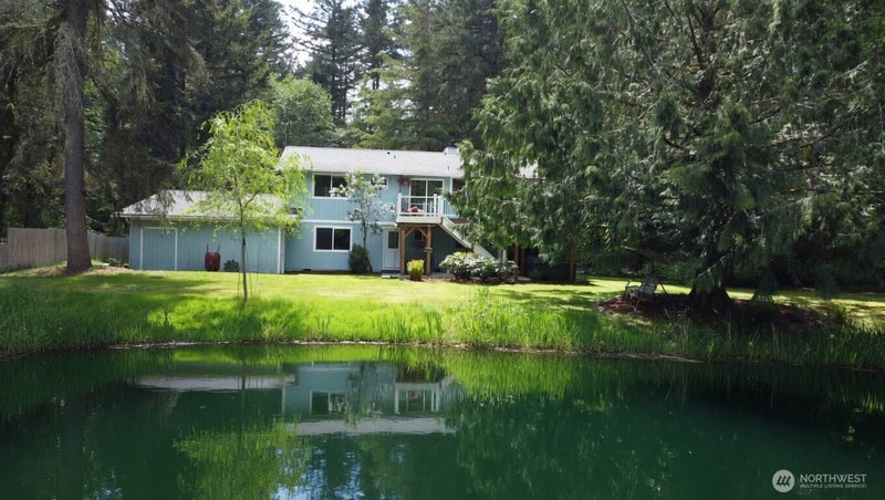 7733 Redstart Drive SE
