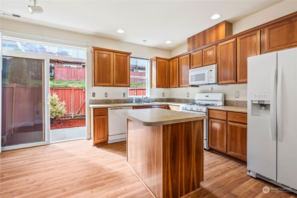 Photo of 28700 34th Avenue S #D-3, Auburn, WA 98001 (MLS # 2164127)