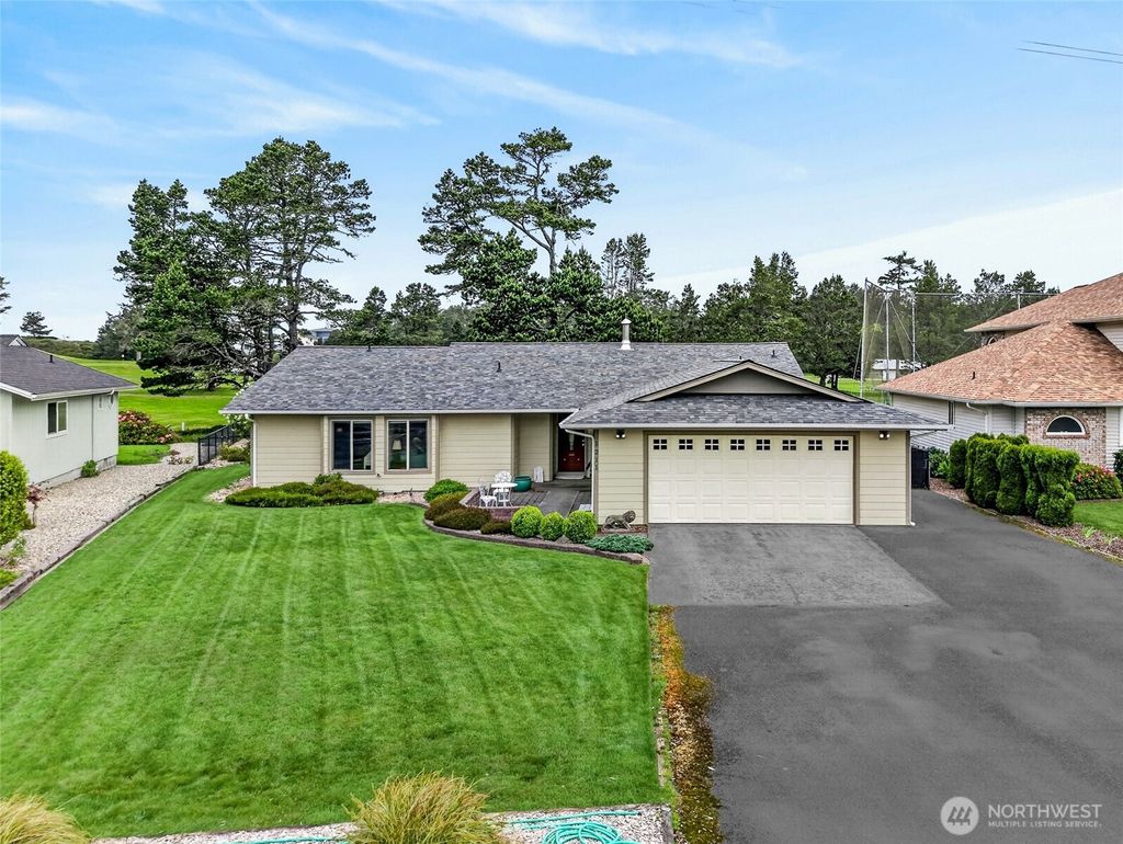Photo of 1211 314th Place, Ocean Park, WA 98640 (MLS # 2518257)