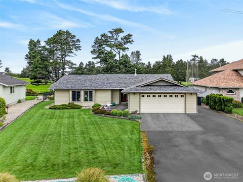 Photo of 1211 314th Place, Ocean Park, WA 98640 (MLS # 2518257)