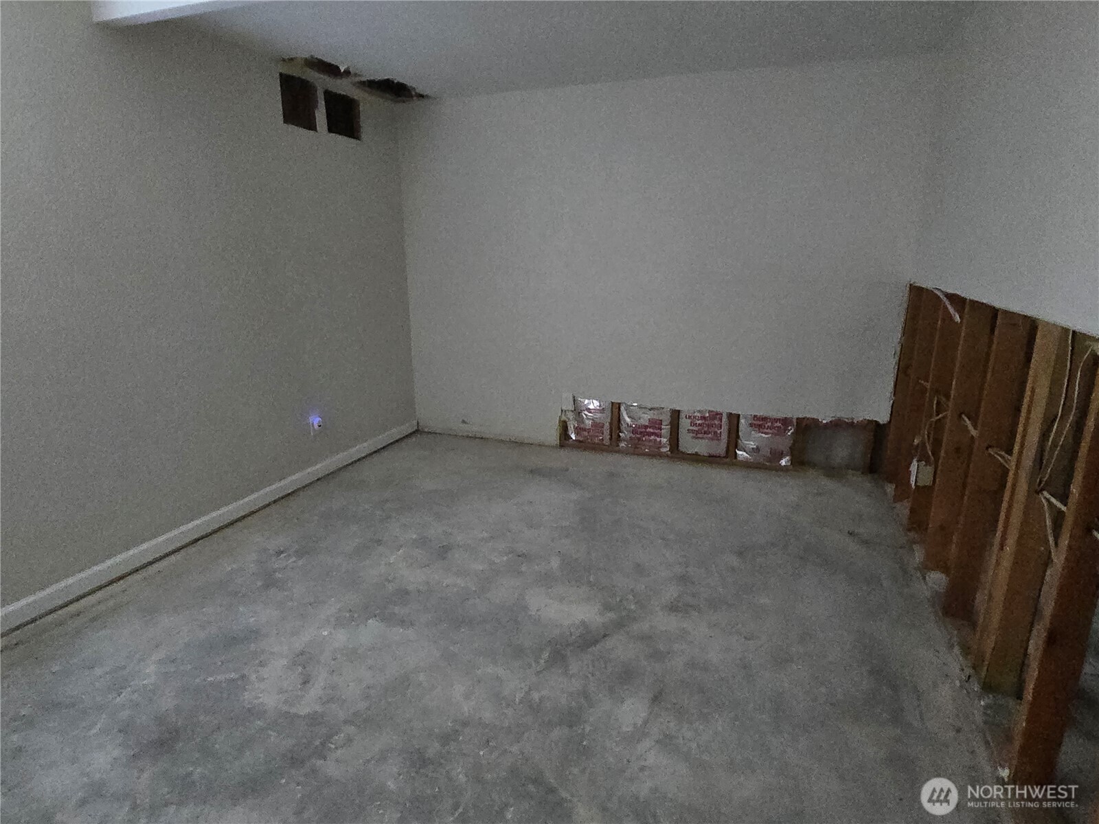 Seattle, Washington 98106, United States, 2 Bedrooms Bedrooms, ,2 BathroomsBathrooms,Residential,Active,221358