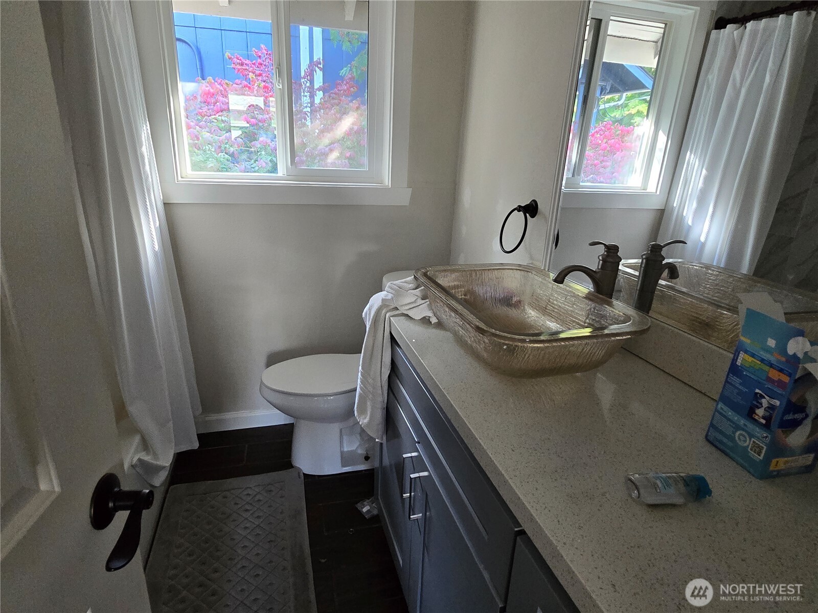 Seattle, Washington 98106, United States, 2 Bedrooms Bedrooms, ,2 BathroomsBathrooms,Residential,Active,221358