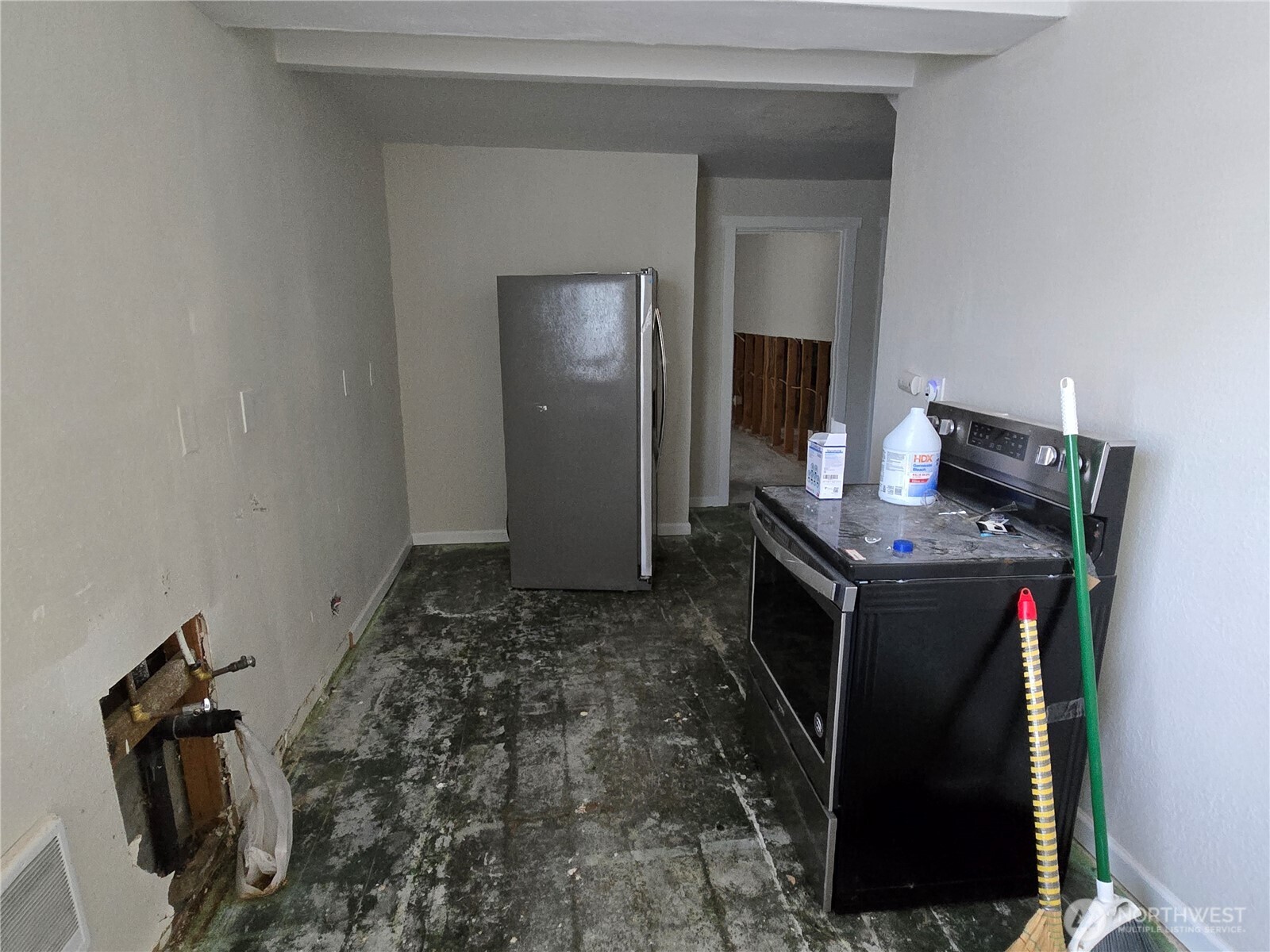 Seattle, Washington 98106, United States, 2 Bedrooms Bedrooms, ,2 BathroomsBathrooms,Residential,Active,221358