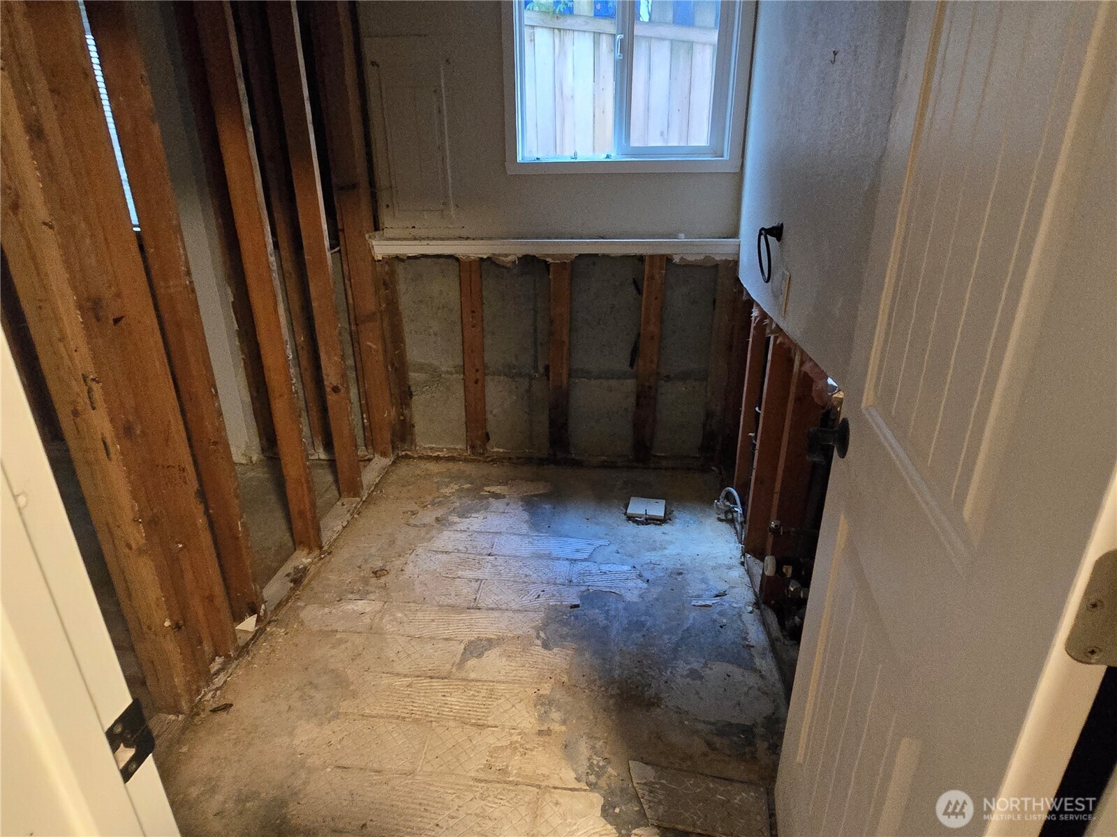 Seattle, Washington 98106, United States, 2 Bedrooms Bedrooms, ,2 BathroomsBathrooms,Residential,Active,221358