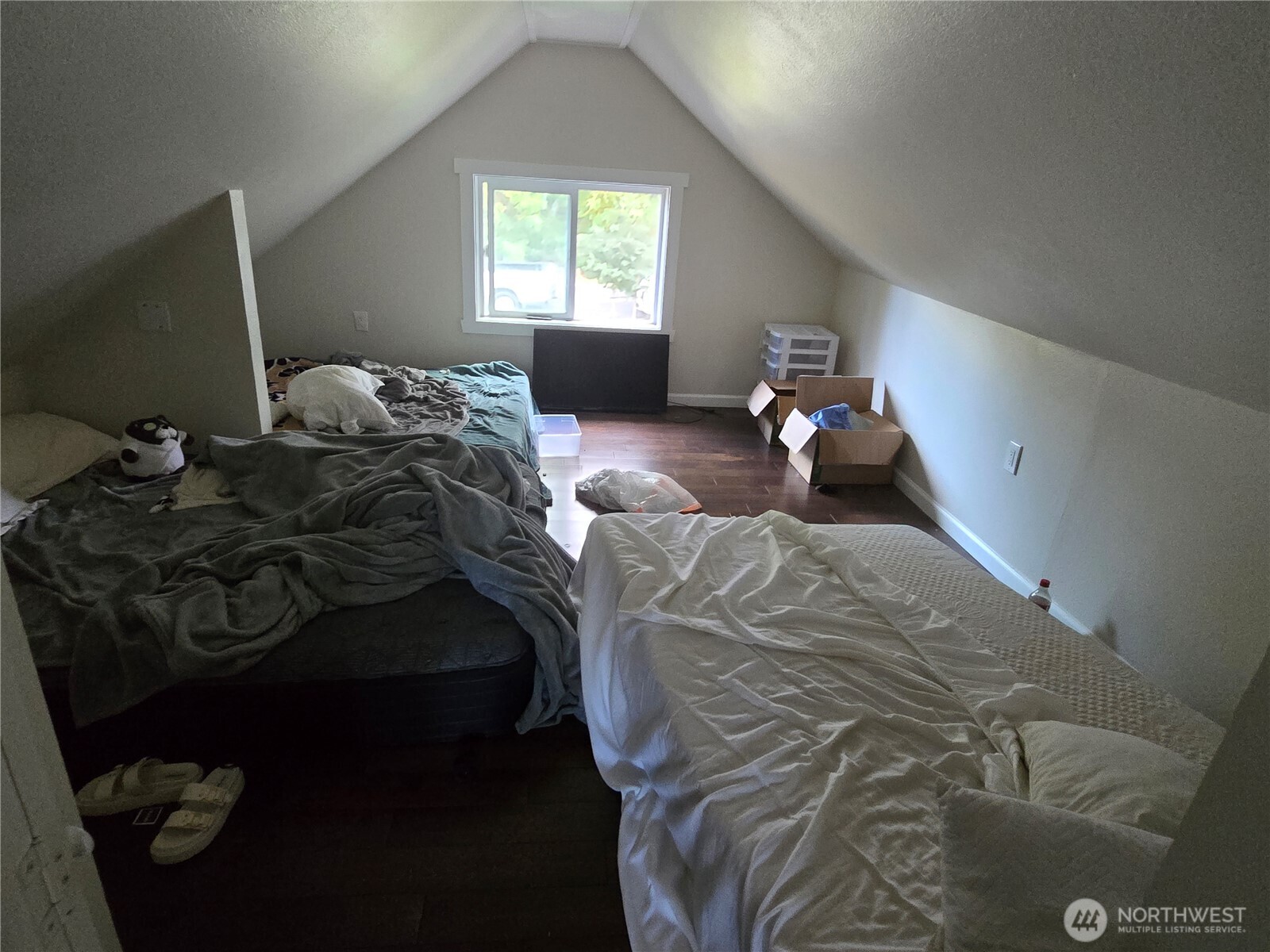 Seattle, Washington 98106, United States, 2 Bedrooms Bedrooms, ,2 BathroomsBathrooms,Residential,Active,221358