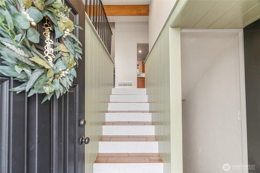 Photo of 109 View Drive, Aberdeen, WA 98520 (MLS # 2461157)