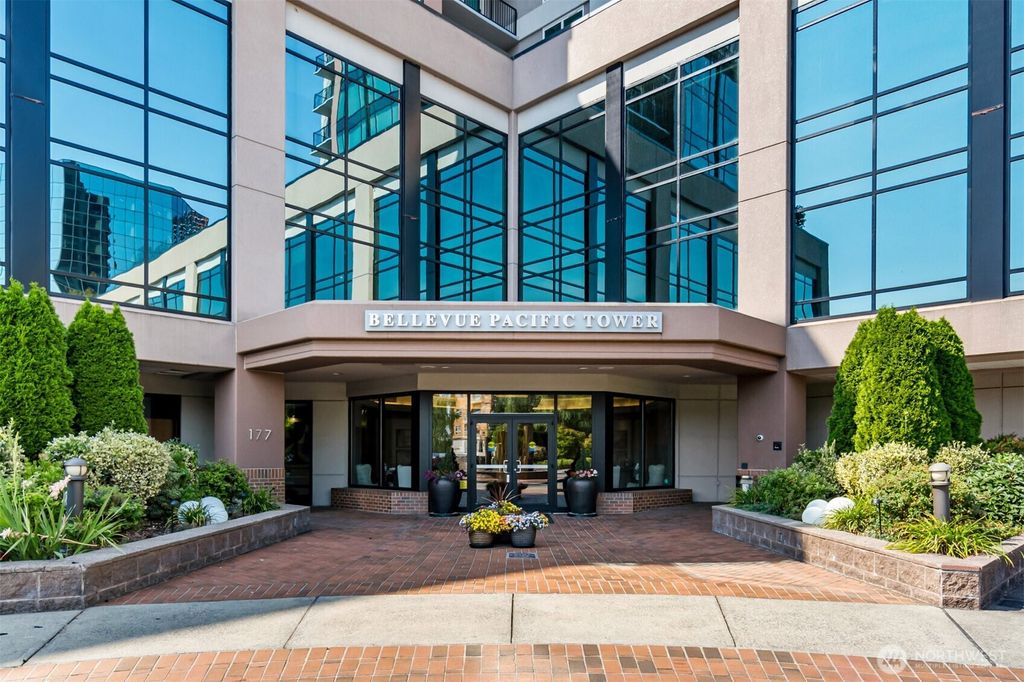 Photo of 177 107th Avenue NE #1702, Bellevue, WA 98004 (MLS # 2455618)