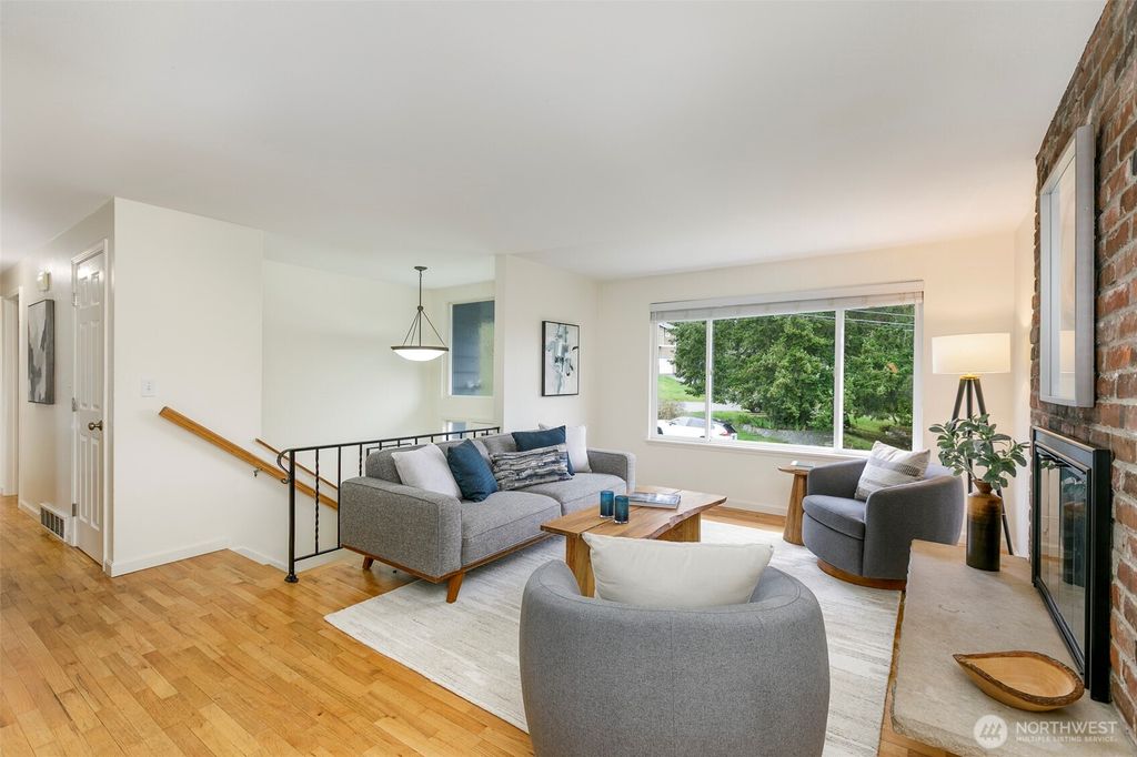 Photo of 2116 227th Place SW, Brier, WA 98036 (MLS # 2349886)