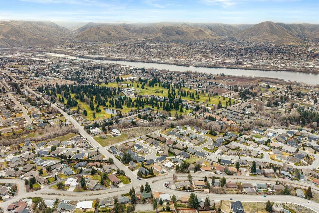 Photo of 554 Bengal Lane, East Wenatchee, WA 98802 (MLS # 2477487)