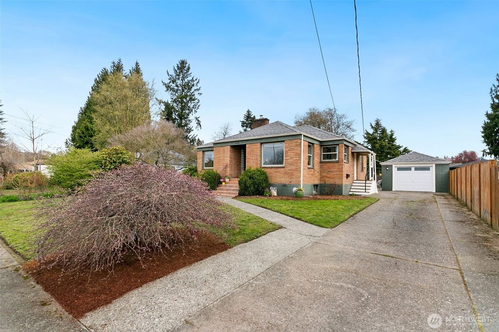 Photo of 214 J Street NE, Auburn, WA 98002 (MLS # 2501954)