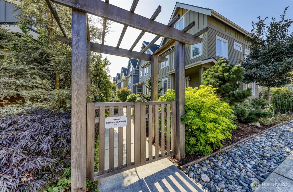 Photo of 690 Wintersweet Road NE, Bainbridge Island, WA 98110 (MLS # 2570776)