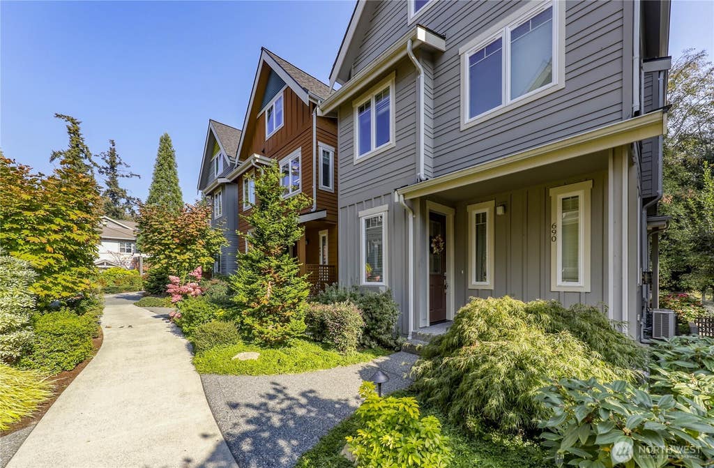 Photo of 690 Wintersweet Road NE, Bainbridge Island, WA 98110 (MLS # 2570776)