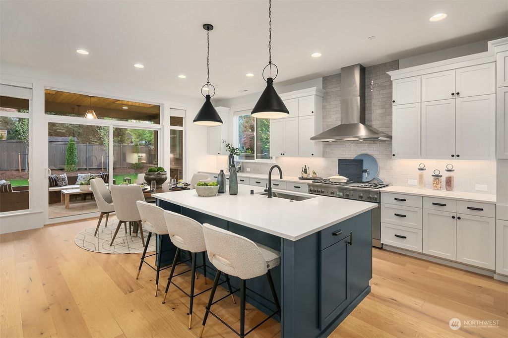 Photo of 8219 135th Place NE, Redmond, WA 98052 (MLS # 2062002)