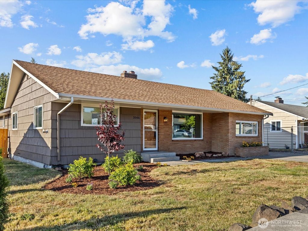 Photo of 3046 S 200th Street, SeaTac, WA 98198 (MLS # 2391420)