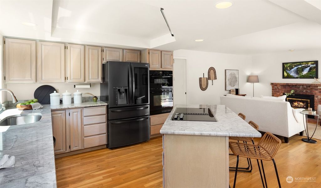 Photo of 16210 SE 33rd Circle, Bellevue, WA 98008 (MLS # 2281057)