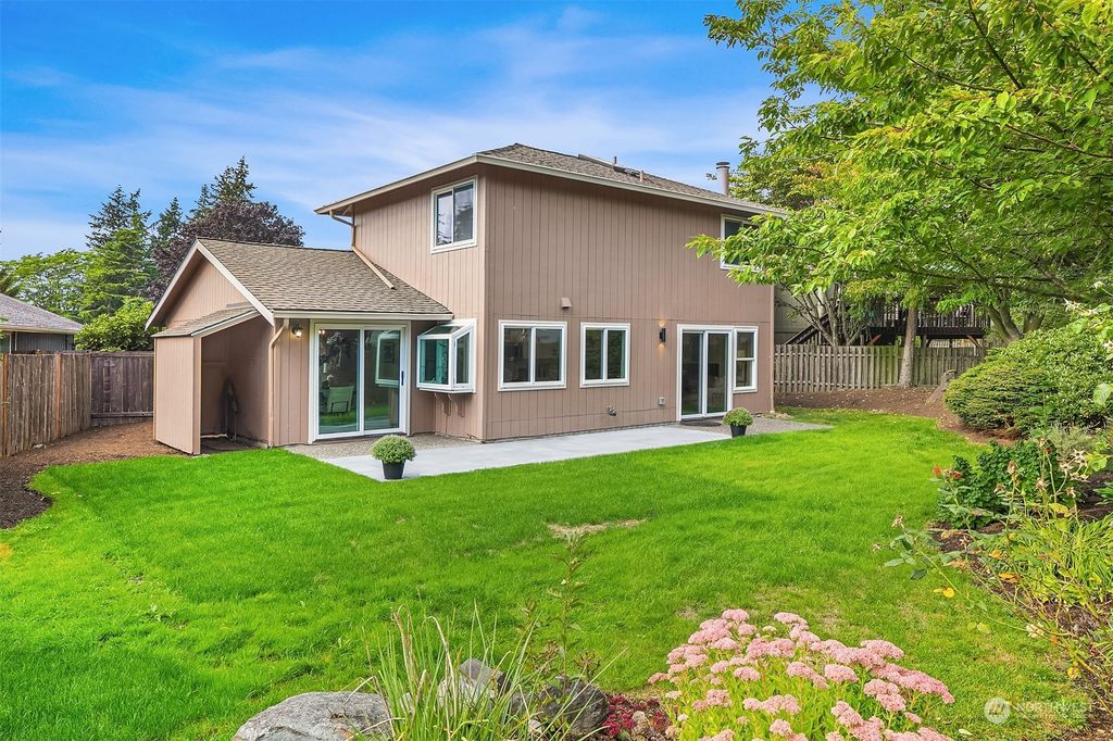 Photo of 9025 NE 138th Place, Kirkland, WA 98034 (MLS # 2287864)