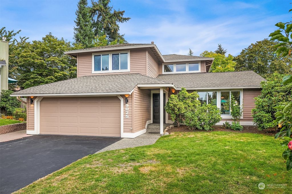 Photo of 9025 NE 138th Place, Kirkland, WA 98034 (MLS # 2287864)
