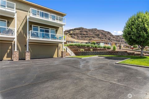 Photo of 9159 Riverview Way NW #D39, Quincy, WA 98848 (MLS # 2379178)