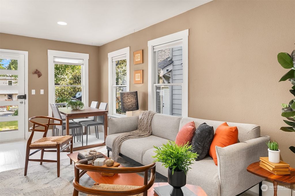 Photo of 917 NE 72nd Street, Seattle, WA 98115 (MLS # 2247971)