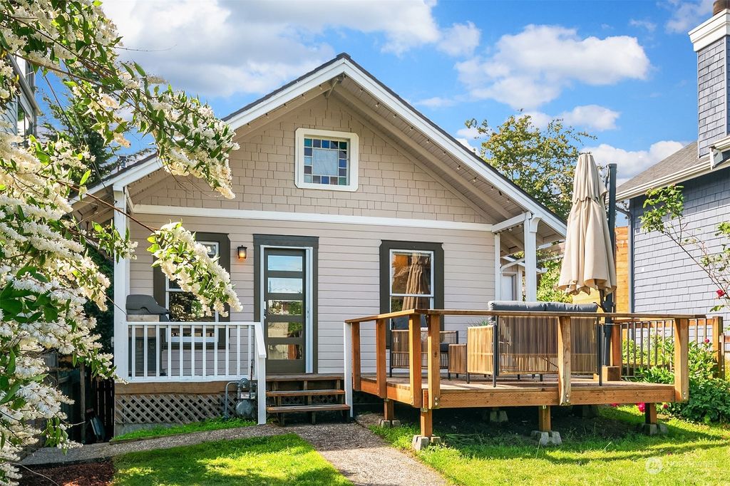 Photo of 917 NE 72nd Street, Seattle, WA 98115 (MLS # 2247971)