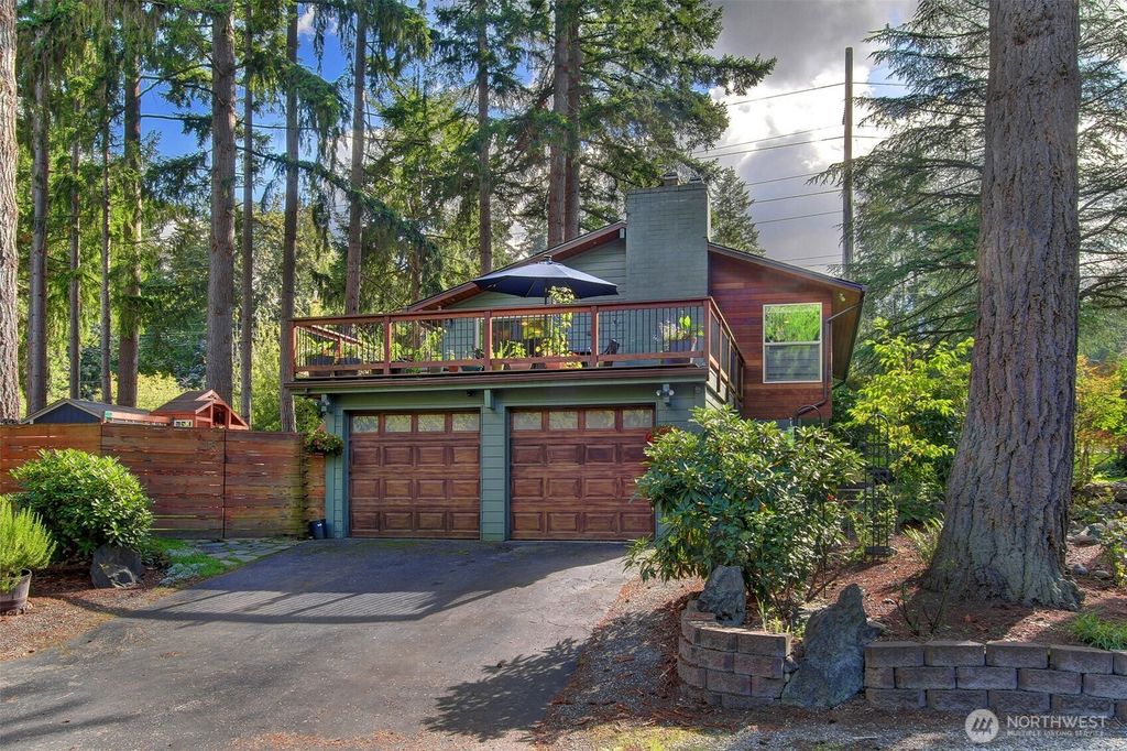 Photo of 18 Mt Olympus Drive NW, Issaquah, WA 98027 (MLS # 2335396)