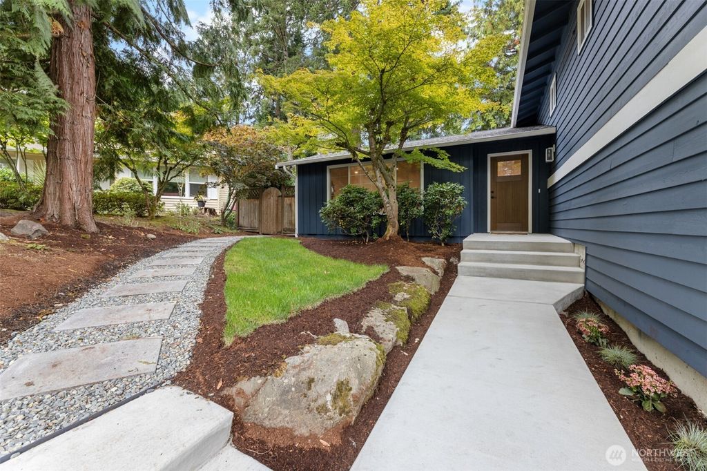 Photo of 17106 NE 31st Place, Bellevue, WA 98008 (MLS # 2439401)