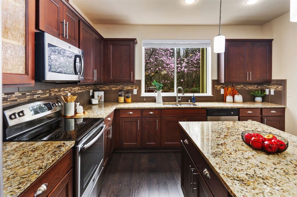 Photo of 2331 25th Avenue NE, Issaquah, WA 98029 (MLS # 2216750)