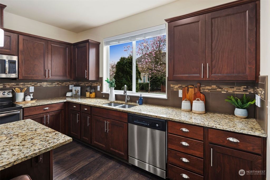 Photo of 2331 25th Avenue NE, Issaquah, WA 98029 (MLS # 2216750)
