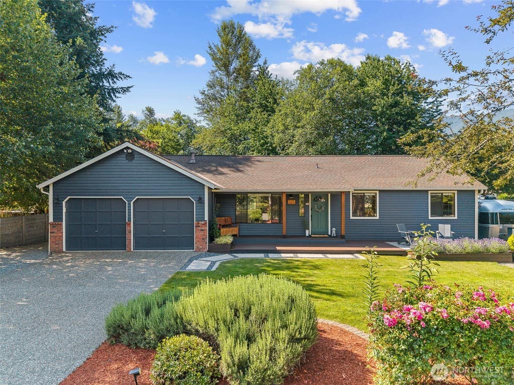 Photo of 325 NE 4th Street, North Bend, WA 98045 (MLS # 2551693)