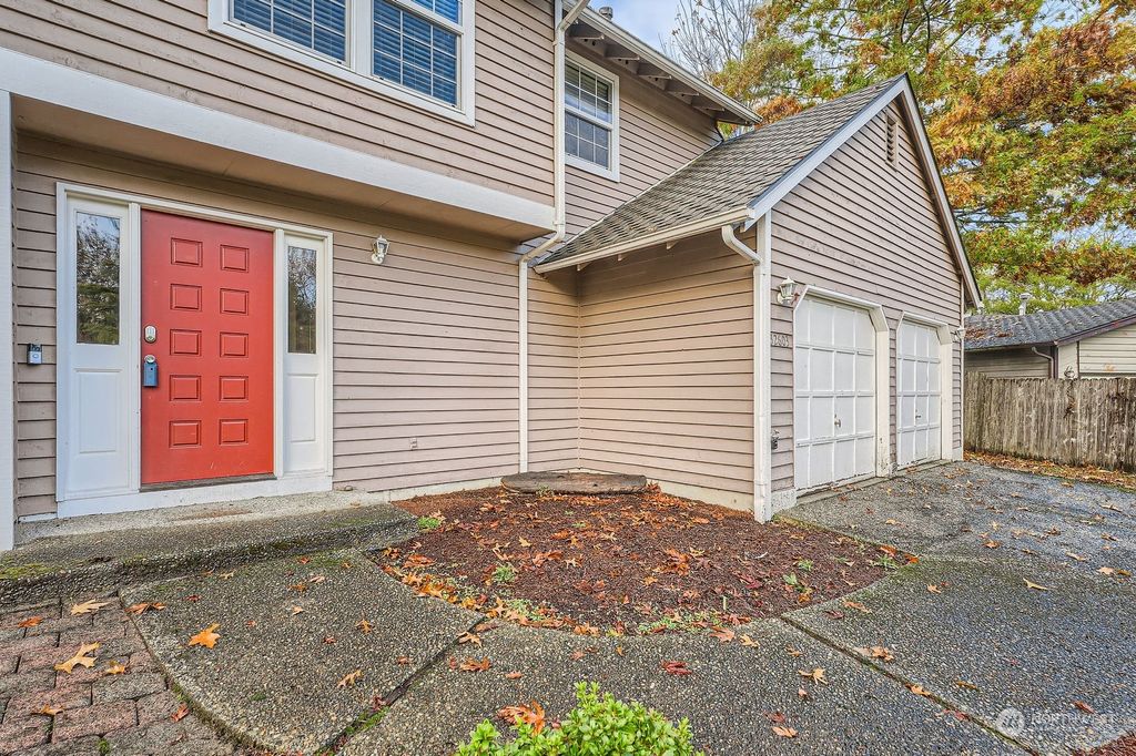 Photo of 32603 7th Avenue SW, Federal Way, WA 98023 (MLS # 2294235)