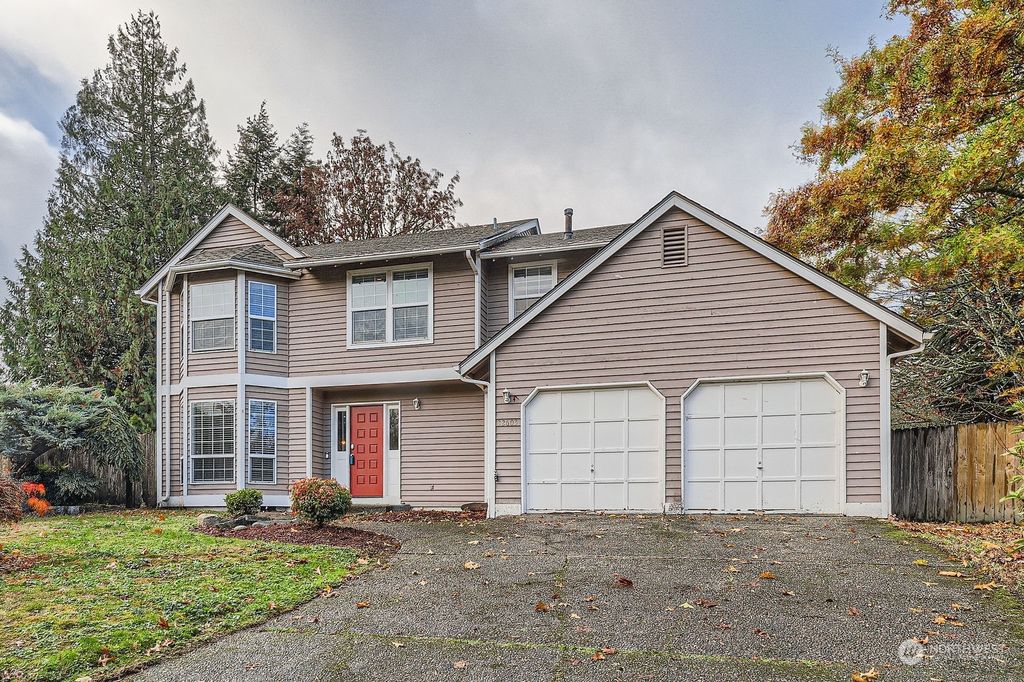 Photo of 32603 7th Avenue SW, Federal Way, WA 98023 (MLS # 2294235)
