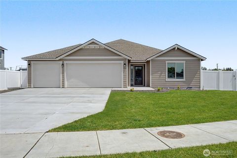 Photo of 523 N Lessor Loop, Moses Lake, WA 98837 (MLS # 2526776)