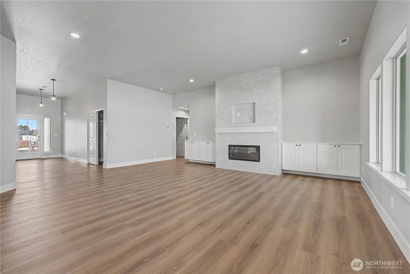 523 N Lessor Loop