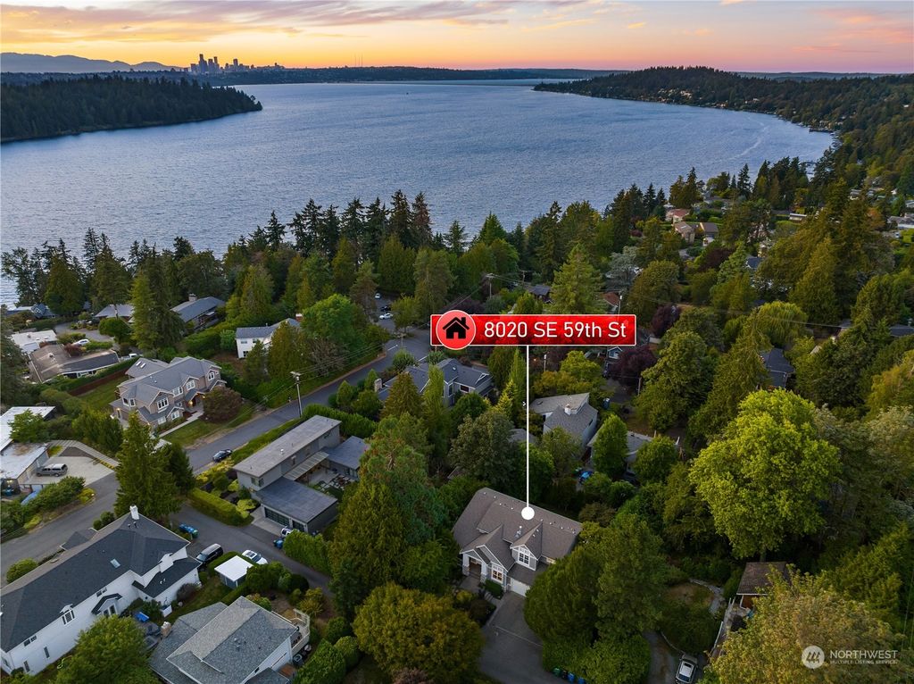 Photo of 8020 SE 59th Street, Mercer Island, WA 98040 (MLS # 1996809)