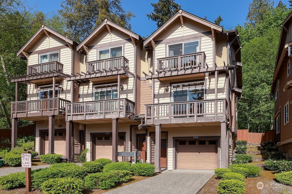 Photo of 17810 NE 95th Court, Redmond, WA 98052 (MLS # 2070944)
