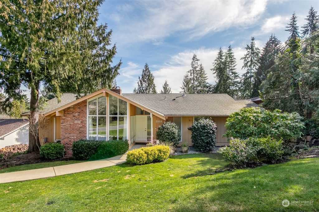 Photo of 2818 177th Avenue NE, Redmond, WA 98052 (MLS # 2042687)
