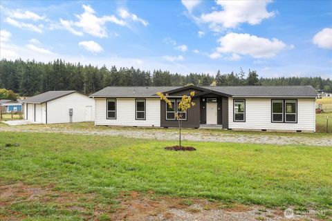 Photo of 140 W Green Valley Road, Oak Harbor, WA 98277 (MLS # 2443314)