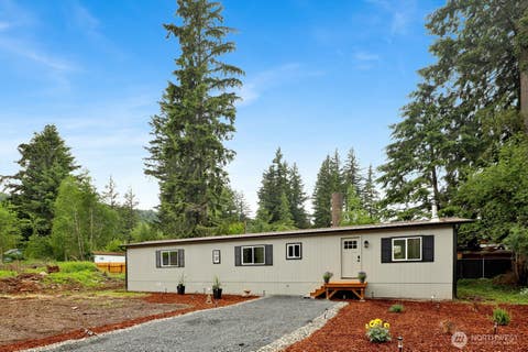 Photo of 8433 Golden Valley Drive, Maple Falls, WA 98266 (MLS # 2547515)
