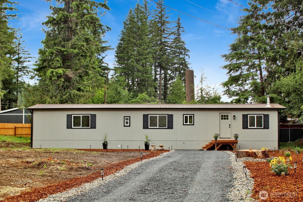 Photo of 8433 Golden Valley Drive, Maple Falls, WA 98266 (MLS # 2547515)